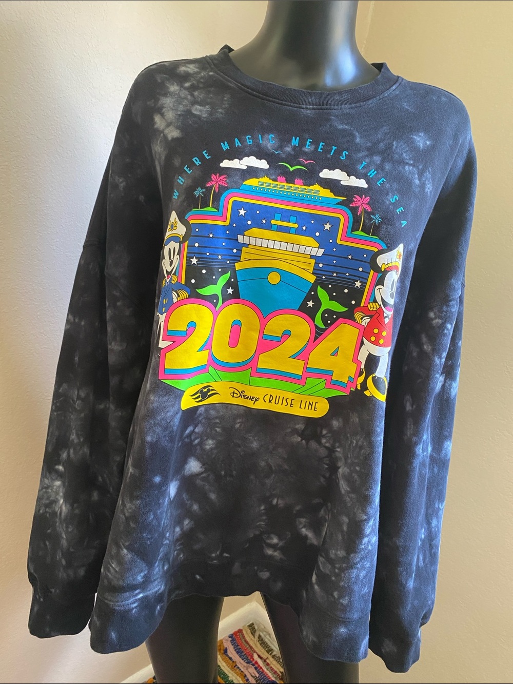 Disney Black & White Tie-Dye 2024 Cruise Graphic Crewneck - Picture 3 of 9